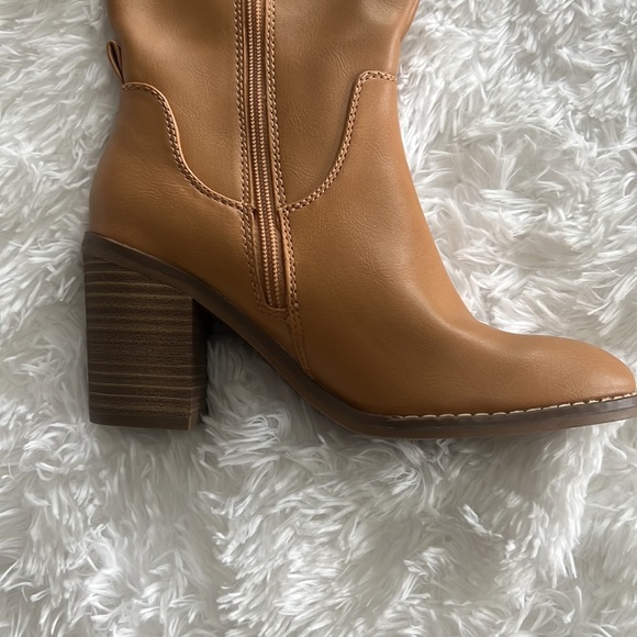 New! Women’s wide calf heeled boots - Picture 3 of 8